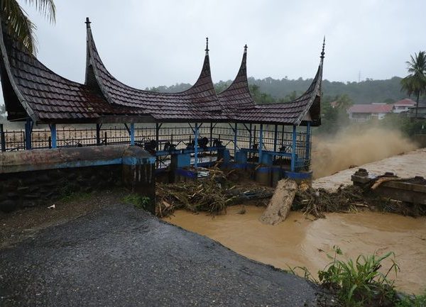 Banjir Melanda Kota Padang